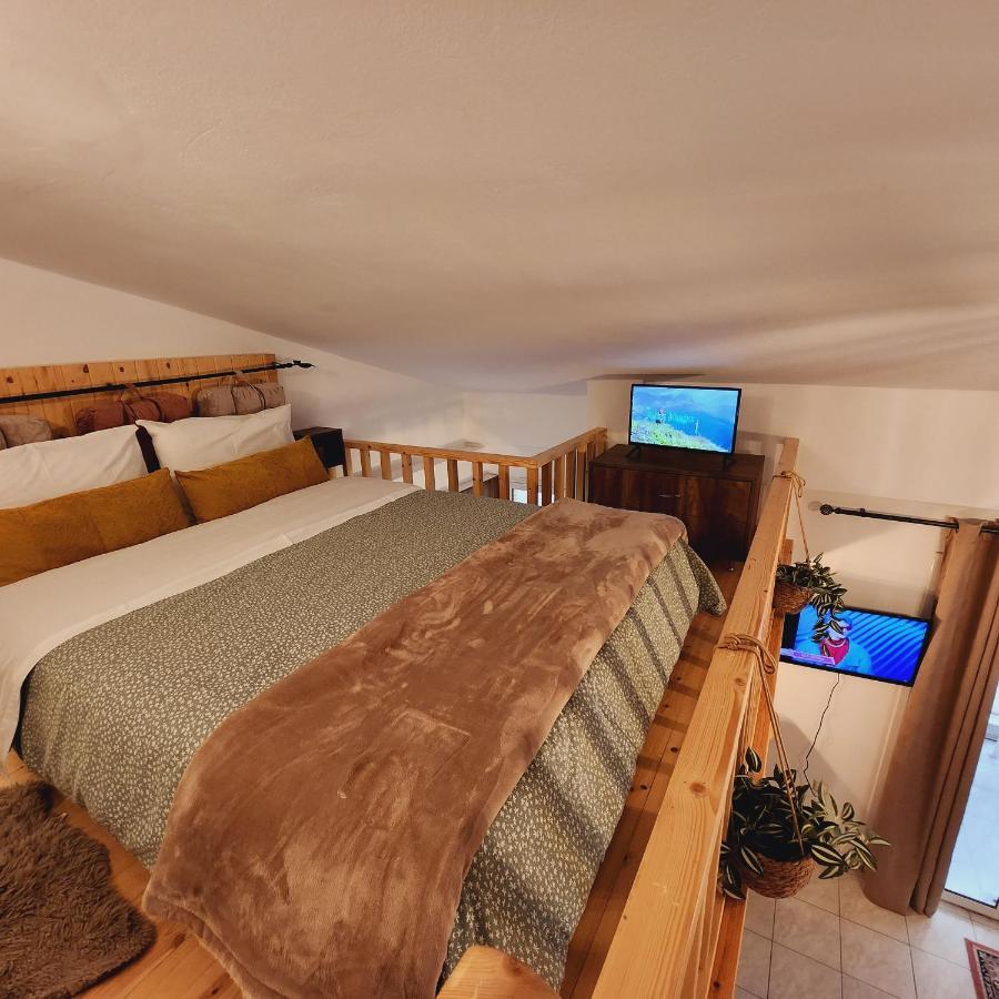 Luxury Loft Apartment Vivian Патра Экстерьер фото